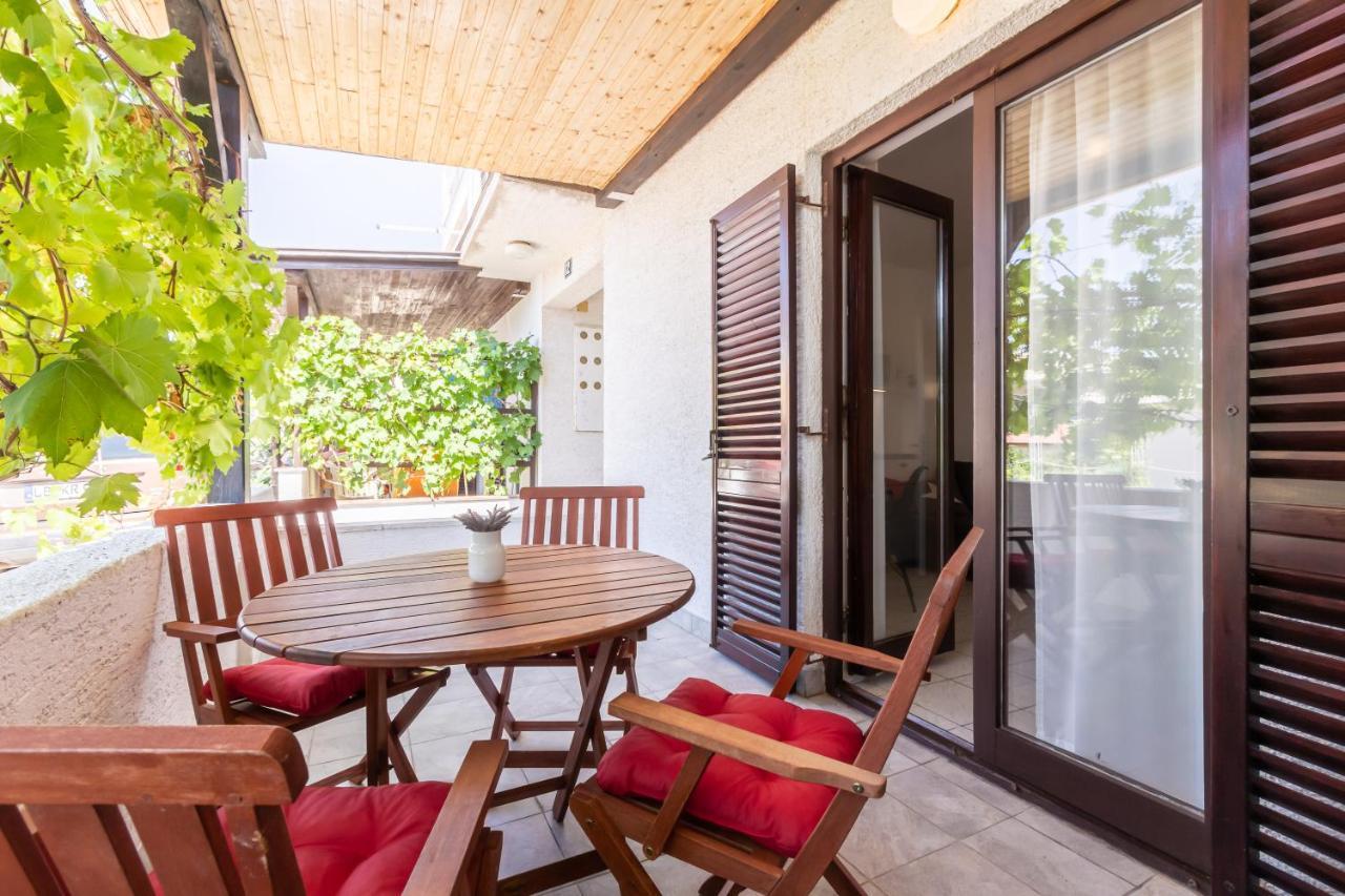 Apartments Vladan With Terrace Baska  Exterior photo